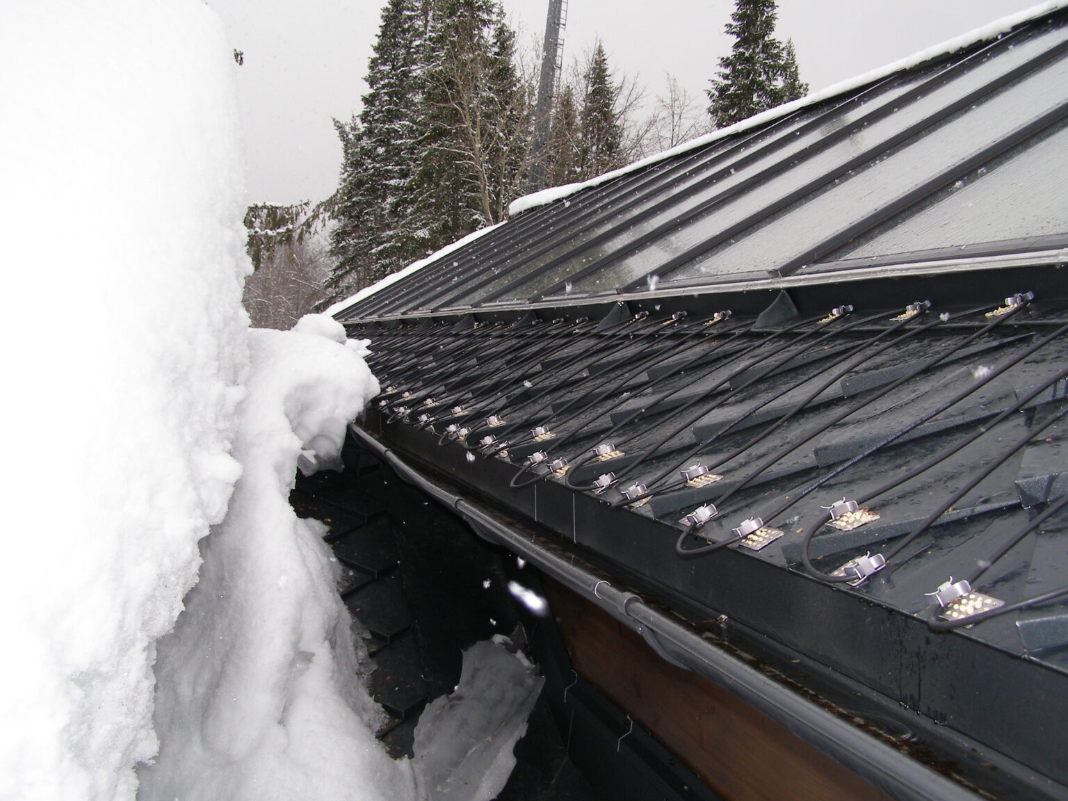 Советы по укреплению крыши для защиты от снегопадов