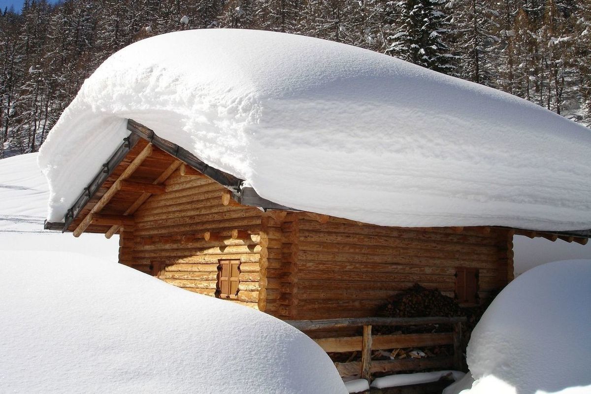 Какие материалы лучше всего подходят для крыши в зоне сильных снегопадов